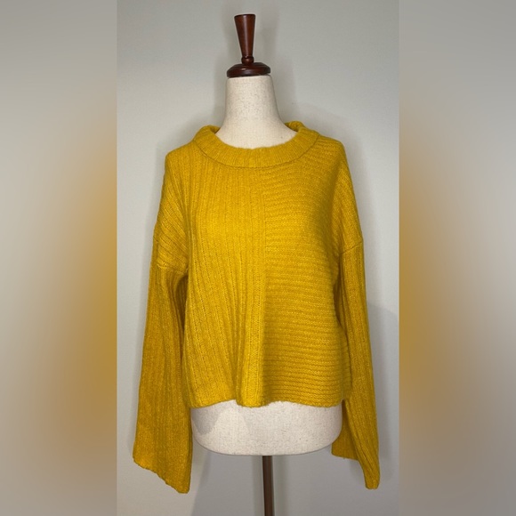 Noisy May Sweater - Picture 1 of 8